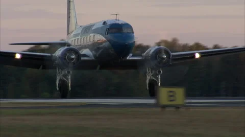 Douglas DC-3 Landing Video stock 45549388