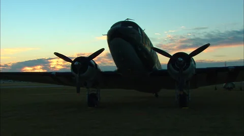 Douglas DC-3 Sunrise Vídeo Stock 45807787