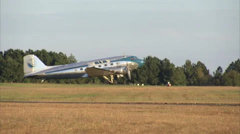 Douglas DC-3 Taxi Through Shot Stock-Footage 45551206
