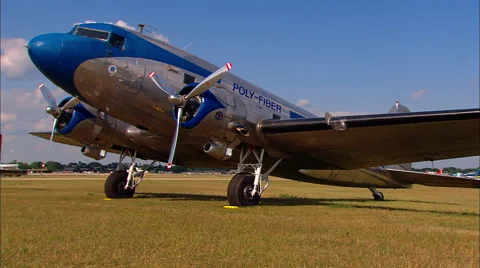 Douglas DC-3 Zoom In 動画素材 45624181