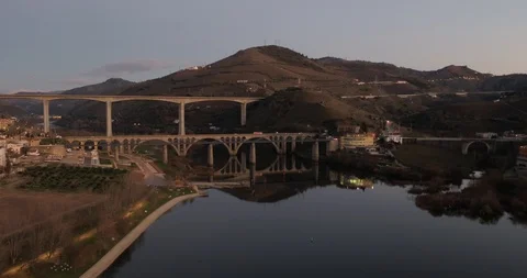 Douro River Bridge in Peso da Regua Portugal Aerial Push In 動画素材 87386632