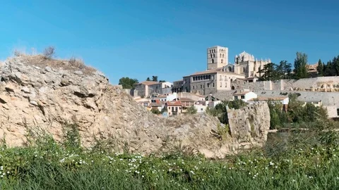 The Douro River passes through the city of Zamora Stock Footage 115587887