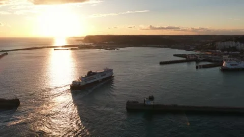 Dover, County of Kent, England, October, 25, 2025: DFDS ferry, enters the port Vídeo Stock 320457594