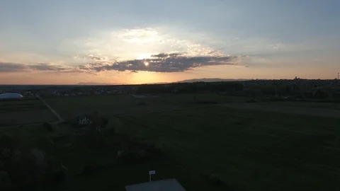 Down up aerial video 動画素材 91074313