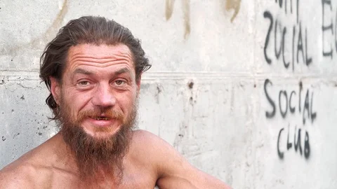 Down-and-out person talks on the camera 動画素材 114628658