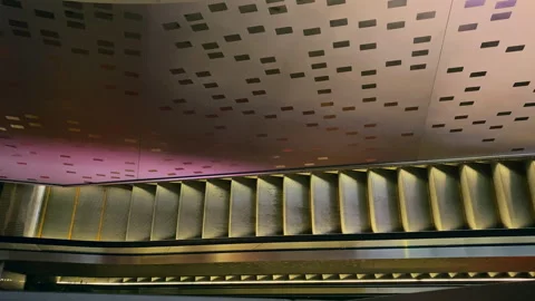 Down escalator in a shopping mall, no passengers, recession 스톡 동영상 300306820