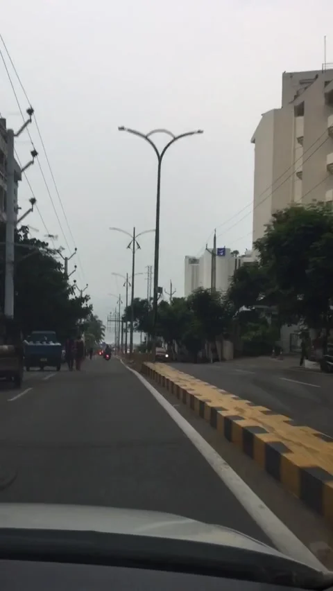 Down hill road to beach car drive Vidéo 137022249