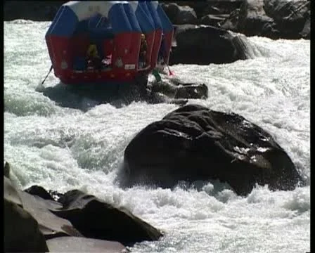 Down the mountain river Видео 11951846