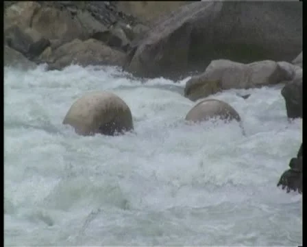 Down the mountain river Видео 11951976