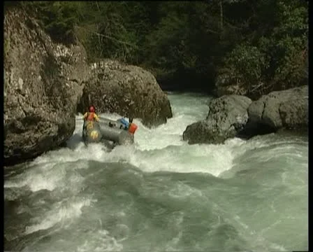 Down the mountain river Vidéo 11952057