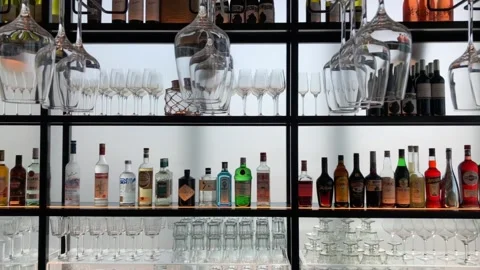 Up to down pan of the alcohol bottles in the bar display 库存影片 148028247