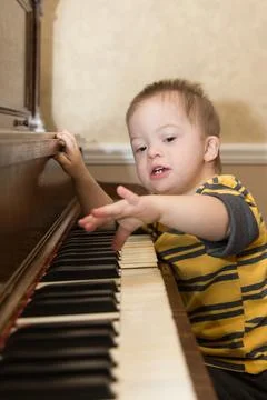 Down Syndrome Boy Stock-Fotos