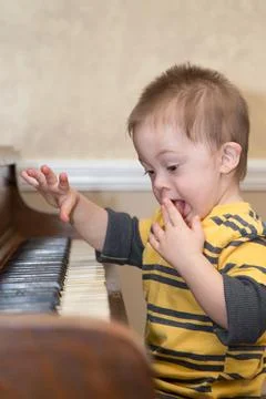 Down Syndrome Boy Stock-Fotos