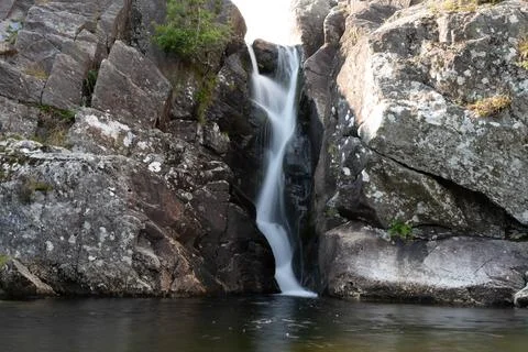 Down into the waterfall Stockfoto's
