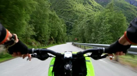 Downhill on bicycle. Stock-Footage 8987637