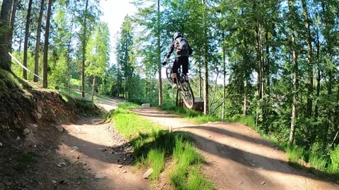 Downhill mountain biking Slowmo Video stock 167867988