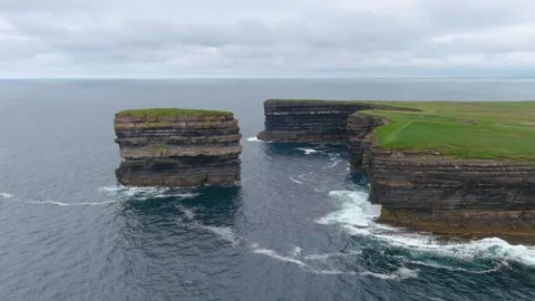 Downpatrick Head coastal landmark with iconic Dun Briste sea stack. Ireland. Stock-Footage 305776831