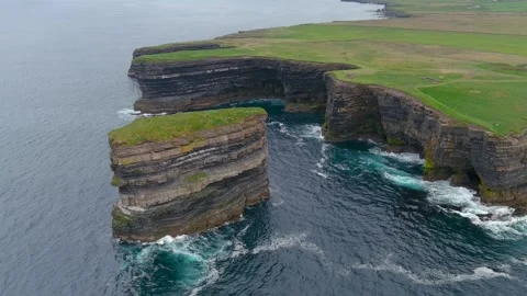 Downpatrick Head coastal landmark with iconic Dun Briste sea stack. Ireland. 库存影片 312713694