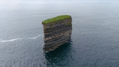 Downpatrick Head coastal landmark with iconic Dun Briste sea stack. Ireland. 库存影片 319559055