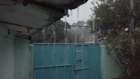 Downpour Video stock 141837223