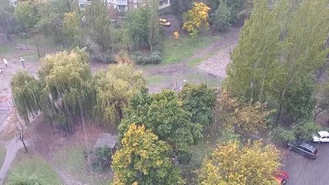 Downpour. View of courtyard from height from window of house 스톡 동영상 255805700
