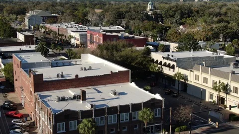 Downtown Brunswick blocks with the courthouse dome beyond Vidéo 104614398