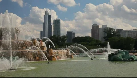 Downtown Chicago's Buckingham Fountain Stock Footage