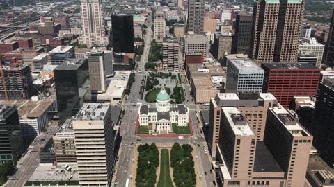 Downtown city with Old Courthouse centered in shot St Louis Stockbeeldmateriaal 246335815