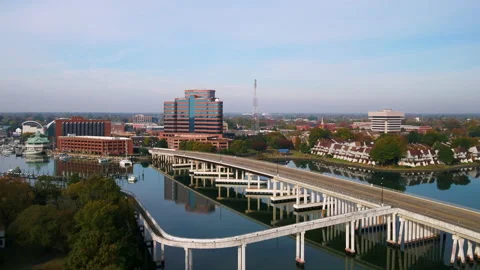 Downtown Hampton Virginia Waterfront Bridge Aerial Drone View 4K Stockbeeldmateriaal 164983162