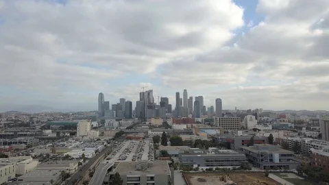 DOWNTOWN LA DAY TIME DRONE SLOW PUSH IN 動画素材 98419237