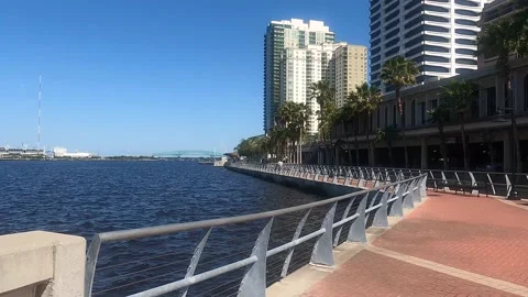 Downtown river view Stockbeeldmateriaal 155753192