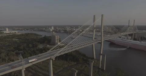 Downtown Savannah Push with Bridge 2 库存影片 90065235