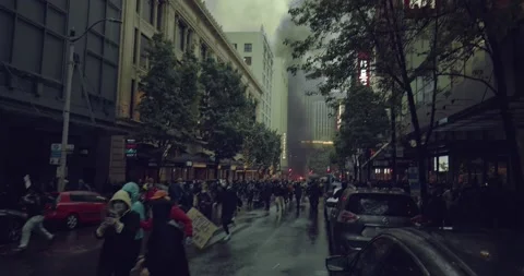 Downtown Seattle Burns as Black Lives Matter Riots Rage On Vídeos de archivo 138481653