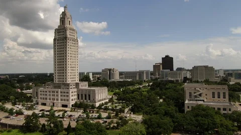 Downtown skyline seen from over the river in Baton Rouge Vídeos de archivo 111683002