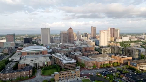 Downtown skyline in summer at dusk. 動画素材 335402774