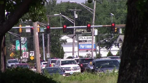 Downtown traffic at red light Video stock 40033572