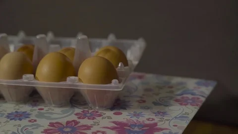 A dozen chicken eggs Vidéo 74132091