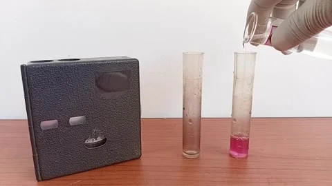 DPD Chlorine Test Color Change Reaction In Sample Cell Video stock 334188253