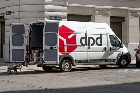 DPD Paketzustellauto *** DPD parcel delivery car 1065528558 Stock Photos