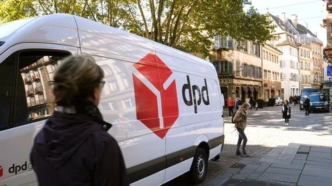 DPD postal courier distributing parcels Stockbeeldmateriaal 96033258