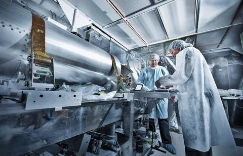 Dr. Doug Rabin (Code 671) and PI La Vida Cooper (Code 564) inspect enginee... Stock Photos