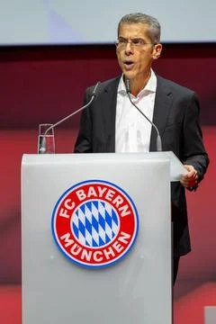  Dr. Michael Diedrich (FC Bayern e.V.) praesentiert die Umsatz Zahlen, GER... Stock Photos