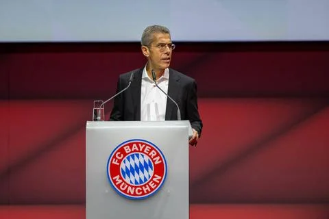  Dr. Michael Diedrich (FC Bayern e.V.) praesentiert die Umsatz Zahlen, GER... Stock Photos