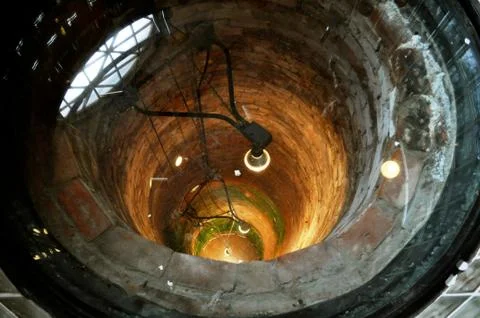 Dr. pepper museum looking down a well Fotos Stock