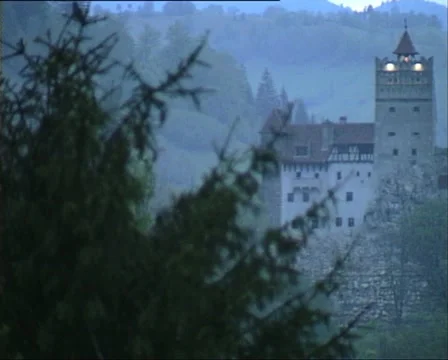 DRACULA CASTLE pan from woods Stockbeeldmateriaal 12160523
