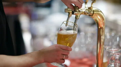 Draft beer pouring Stock Footage 34087022