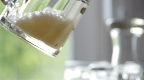 Draft beer served in slow motion 스톡 동영상 68996217