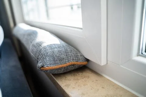 Draft Excluder Under Window Blocking Cold Air Foto stock