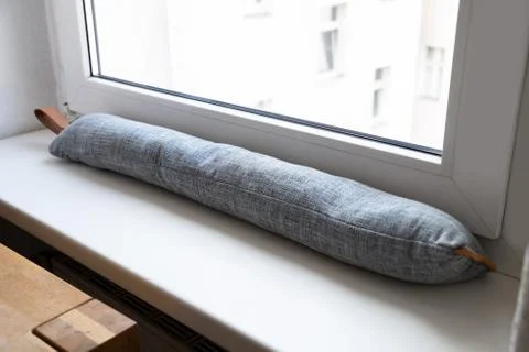 Draft Excluder Under Window Foto stock