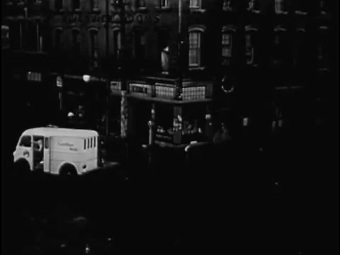A draftee walks through the rain, finds a penny, and reports to a United States Vídeos de archivo 74947279